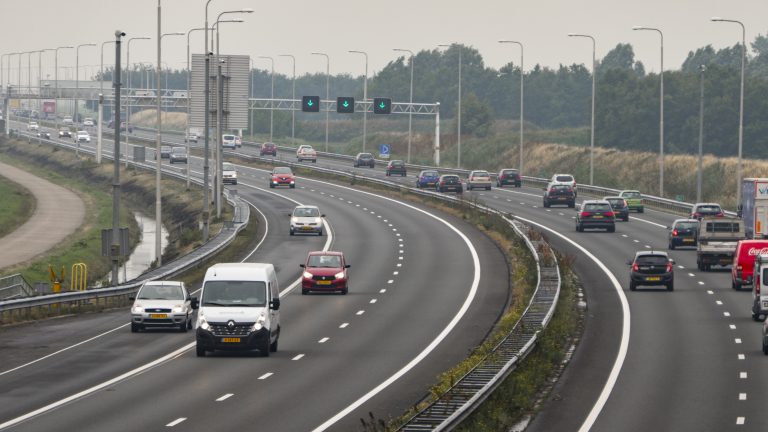 Het is zo ver: overdag maximaal 100 km/uur op de A9 en andere snelwegen