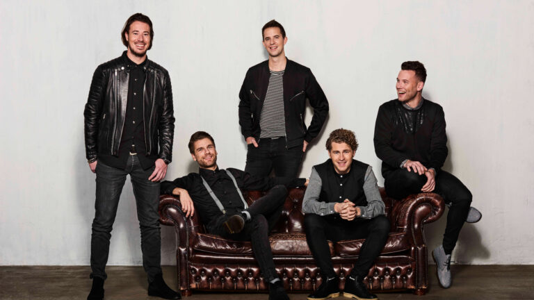 Alkmaarse band Van Huys Uit twee maal in grote zaal Podium Victorie π