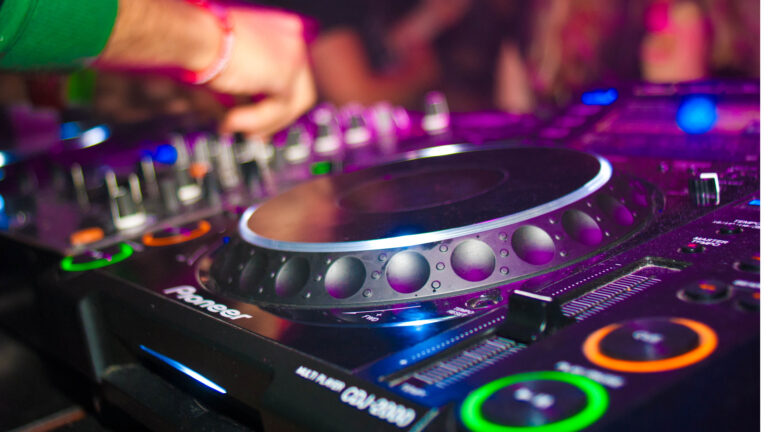 Happy Boeddha Events houdt driedaags coronaproof festival op terrein aan Olympiaweg 🗓