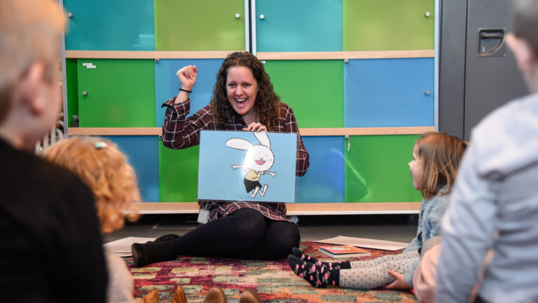 Bibliotheken starten weer met voorlezen voor kinderen van 0 tot 4 jaar π