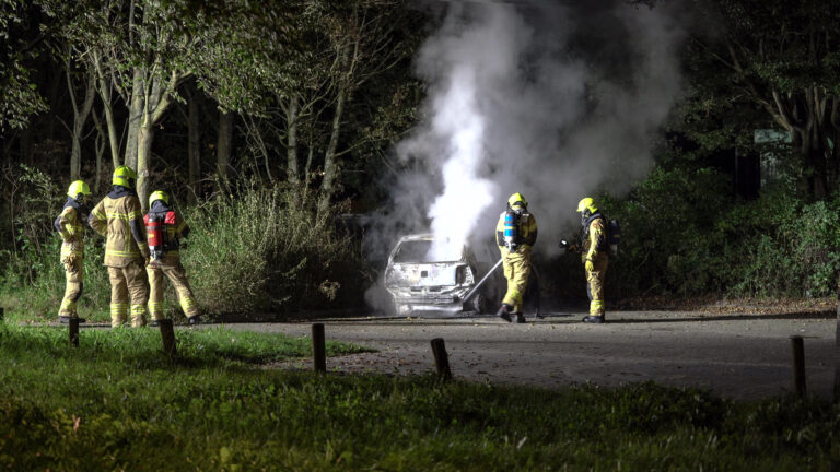 Brandstichting mogelijke oorzaak autobrand parkeerterrein Geestmerambacht