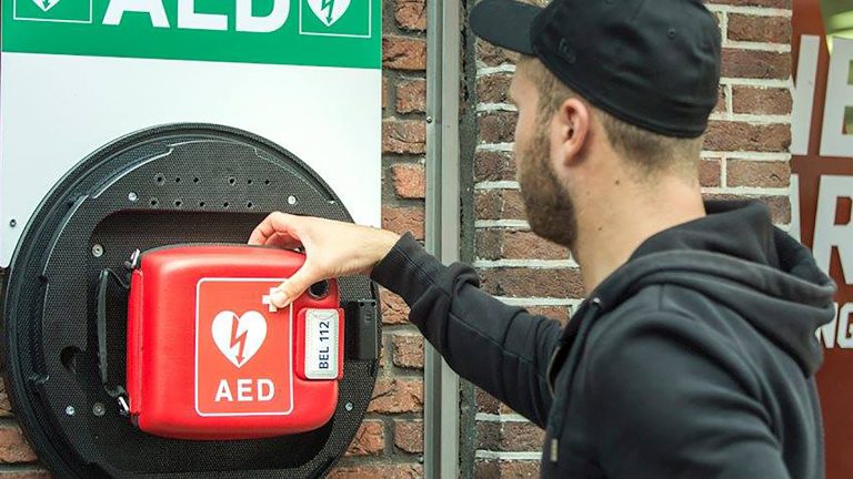 Waards legertje van burgerhulpverleners met AED’s laat op zich wachten