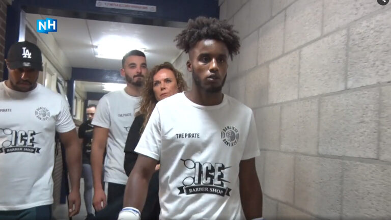 Alkmaarse kickbokser Mootje MK wint in eigen stad met spectaculaire knock-out