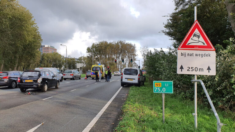 Kop-staartbotsing op N9 nabij Kooimeer