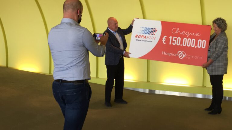 Roparun verrast startend Hospice Egmond met cheque van 150.000 euro