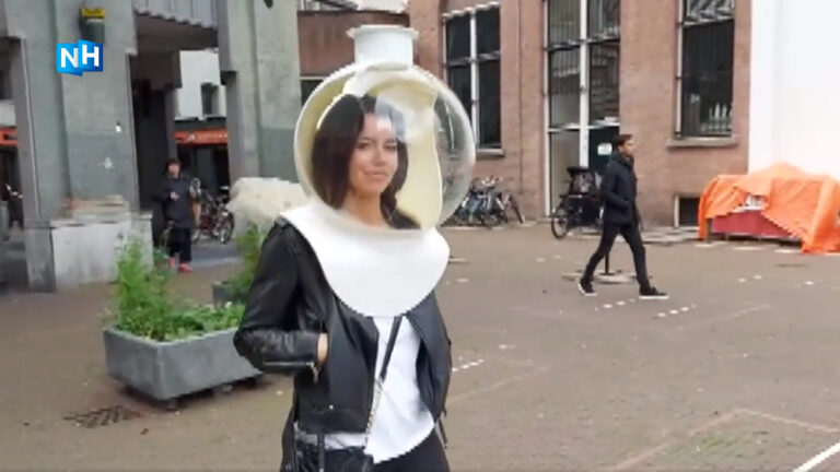 Betty ontwerpt coronahelm: “Niet als gekken demonstreren, maar oplossingen zoeken”