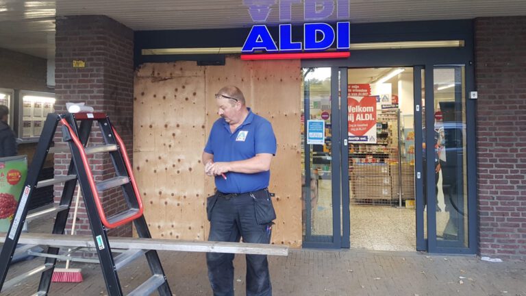 Schuifdeuren ALDI Bergen niet bestand tegen scootmobiel