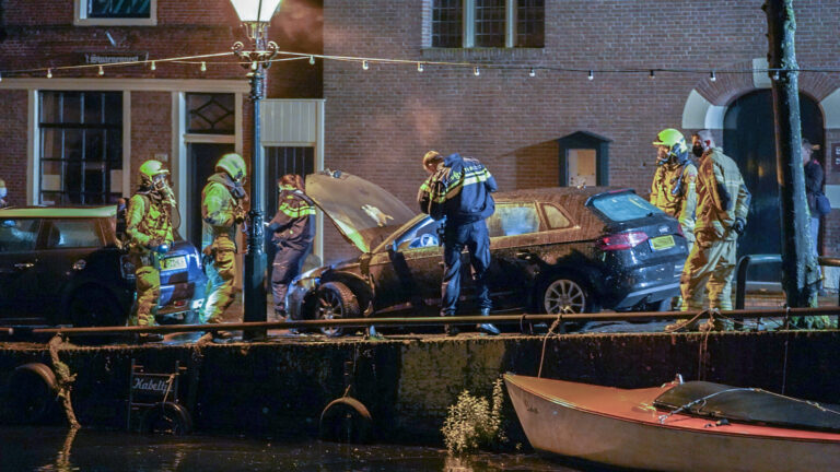 Autobrand aan Oudegracht mogelijk verbonden aan langdurig vandalisme bij eigenaresse thuis