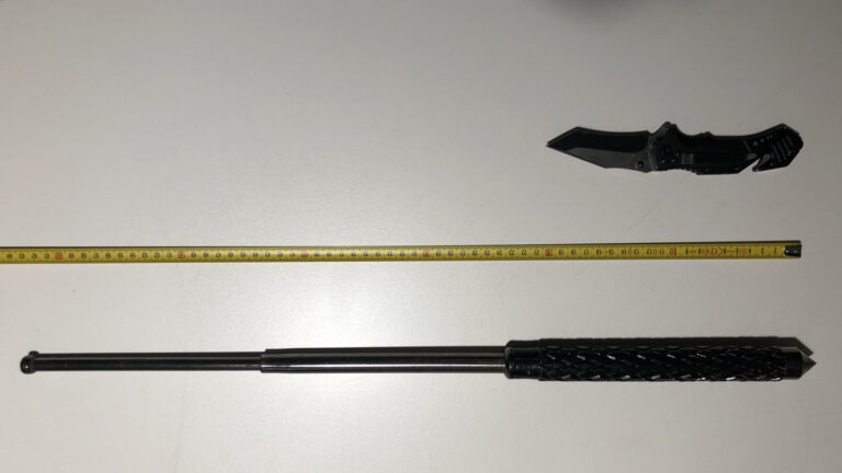 Politie treft wapens in scooter te Egmond a.d. Hoef en grijpt in na vuurwerkoverlast