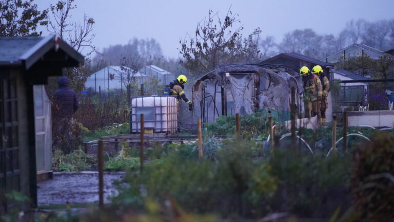 Kas op afgesloten volkstuinencomplex aan Olympiaweg brand af