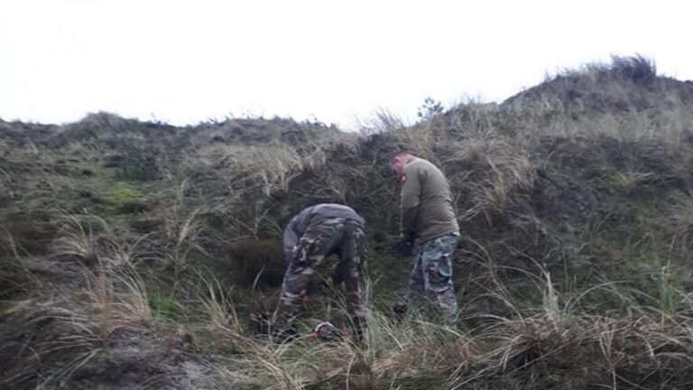 Explosieven Opruimingsdienst in Schoorlse Duinen voor restant afgeschoten mortier