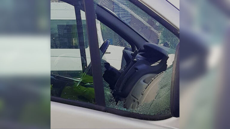 Getuigen gezocht van nachtelijke inbraken bij bestelbussen in Vroonermeer