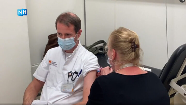 Eerste 180 coronaprikken gezet in Alkmaars ziekenhuis: “Alle tijdslots zaten vol”