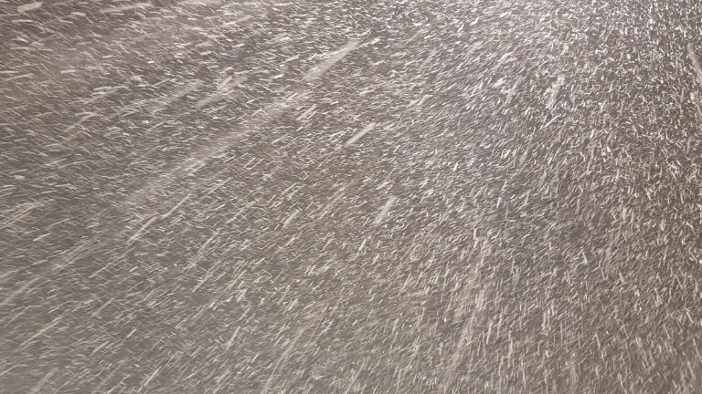 Waarschuwingen alom over bar winterweer, NS hanteert winterdienstregeling