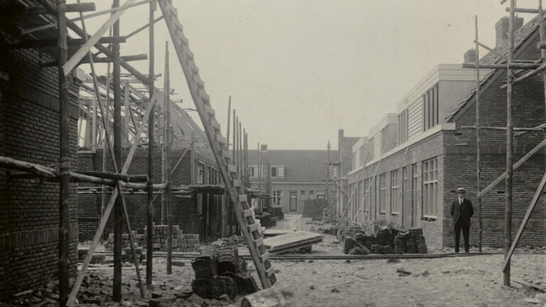 KunstNetTV: Bouw Alkmaarse woonwijk Rochdale π