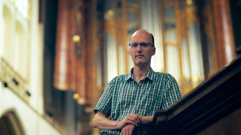 Concertregistratie van filmmaker De Beer en stadsorganist Van Dijk in Grote Kerk π