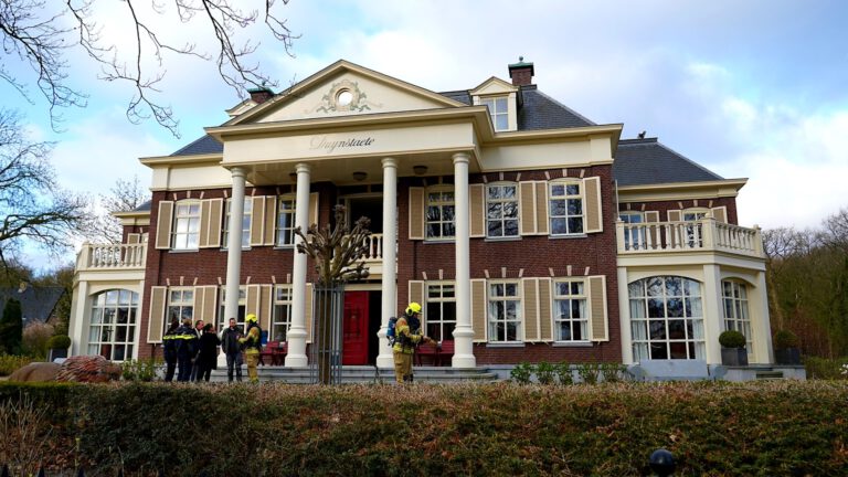 Brandweer weet erger te voorkomen bij brand in washok Villa Duynstaete aan Breelaan