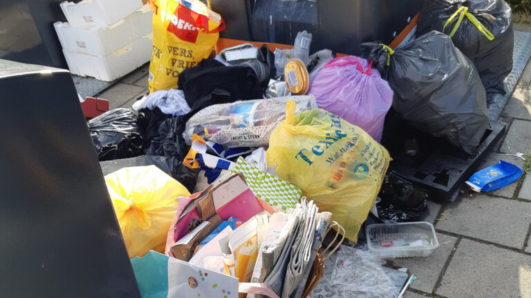 Boetes voor afvaldumps bij vuilcontainers in De Mare