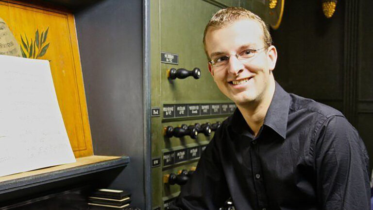 Jochem Schuurman geeft gratis orgelconcert in Sint-Agneskerk Egmond aan Zee π