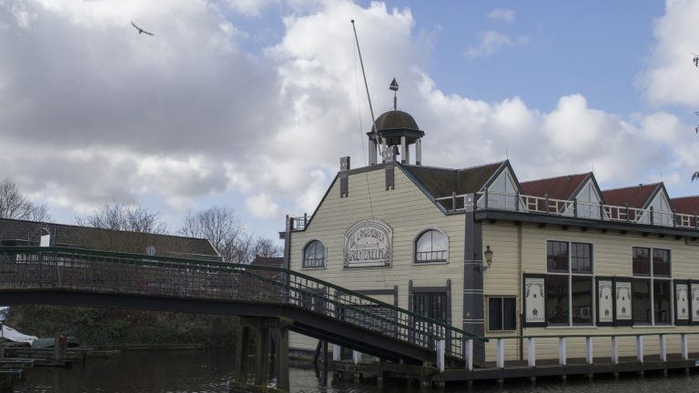 Knutselen en linosnedes maken in Museum Broekerveiling π