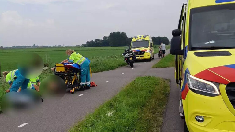 Fietsend echtpaar komt op Groeneweg bij Graft ernstig ten val