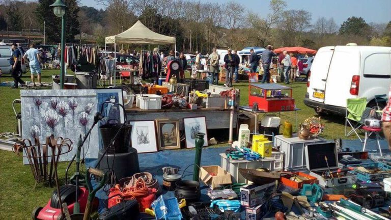 Komende vrijdagen weer een kofferbakmarkt in Schoorl π