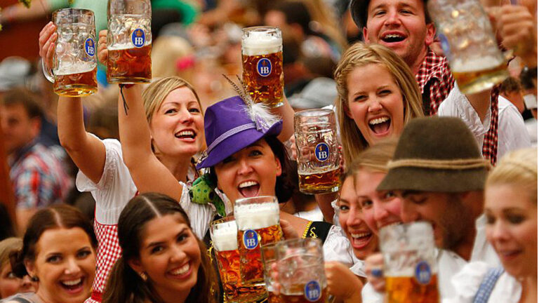 Oktoberfest terug in Alkmaar: op de Paardenmarkt en nu ook echt in oktober 🗓