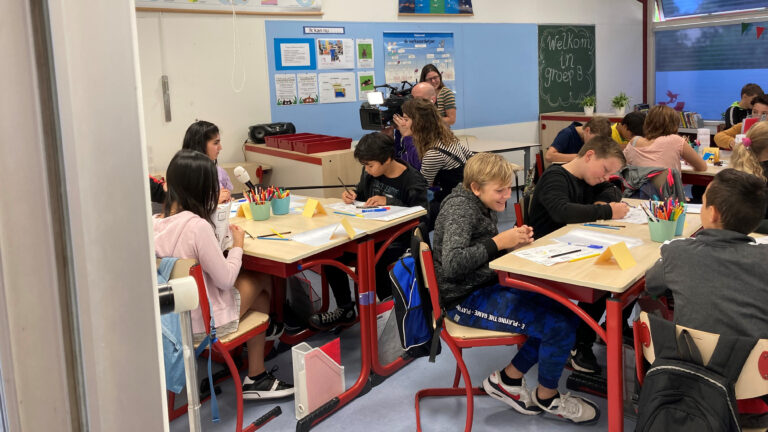 Jeugdjournaal maakt tv-opnamen op eerste schooldag Alkmaarse Daltonschool Liereland