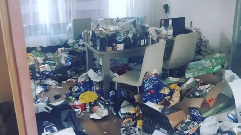 Zorgen over gezondheid Alkmaarder die tussen het afval woont