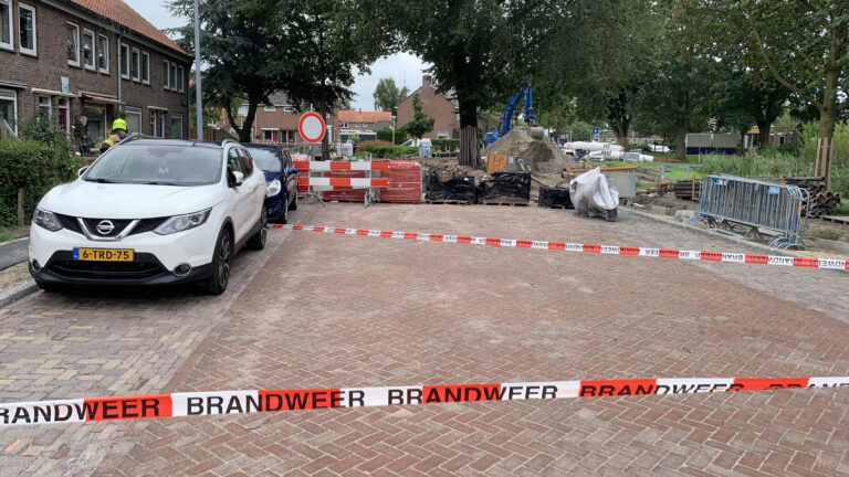 Vso Spinaker en woningen ontruimd vanwege stukgetrokken gasleiding in Kortenaerkade