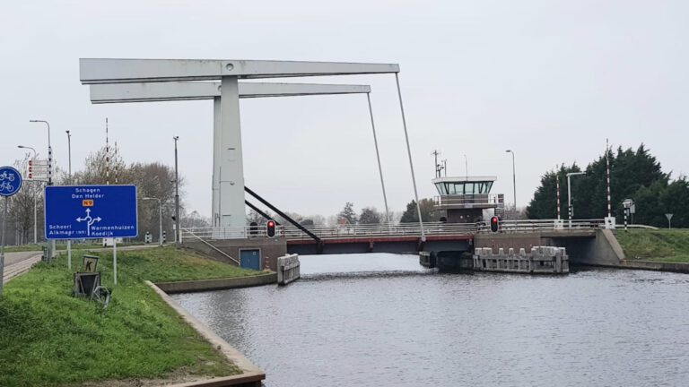 Stremming voor nieuw wegdek fietspad Schoorldammerbrug in weekend 10 september