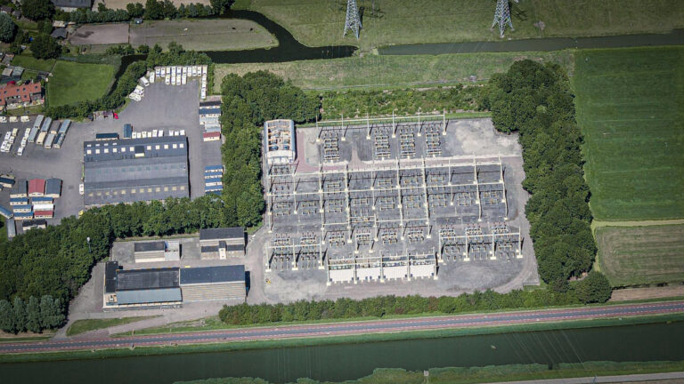 Elektriciteitsnet in wijde regio zit aan zijn taks, stop op aanvragen grootverbruik