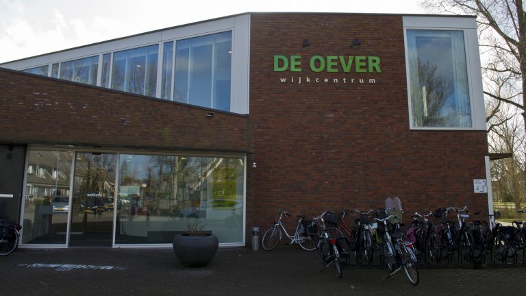Dag en Dauw workshop nepbronzen mensfiguur maken in wijkcentrum De Oever π