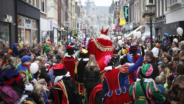 Aankomst Sinterklaas in Alkmaar aan de Voormeer, geen podium op Waagplein π