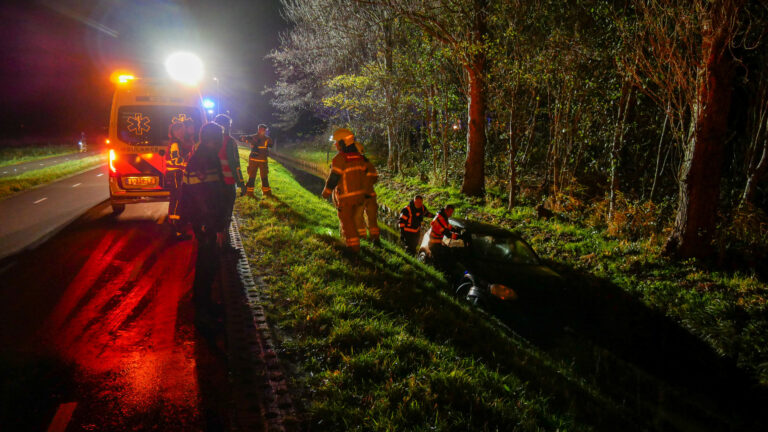 Bestuurder spoorloos van auto in sloot langs Kogendijk Bergen