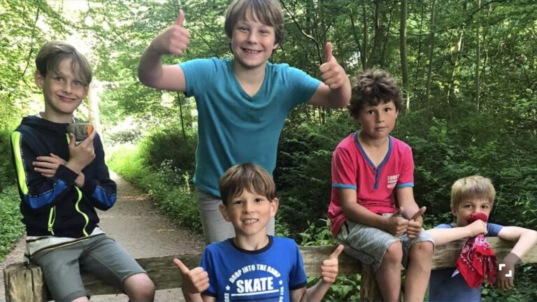 Alkmaarse ‘bende van vijf’ zamelt fanatiek geld in voor onderzoek naar kinderkanker