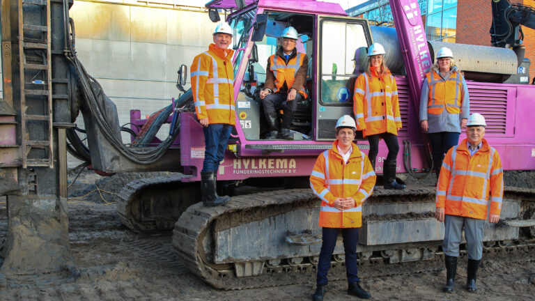 Eerste heipaal de grond in voor nieuwbouwfase 1 van Alkmaars ziekenhuis