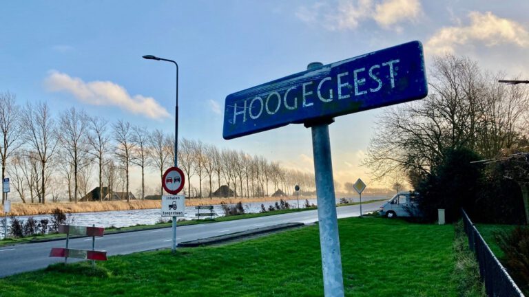 Man gewond naar ziekenhuis na beknelling bij ongeval in Akersloot