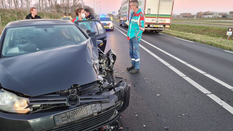 Gewonde bij aanrijding tussen twee auto’s op Westerweg Heerhugowaard