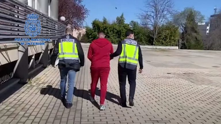 ‘Voortvluchtige verdachte liquidatie Bergen ontkwam aan justitie dankzij vals paspoort’