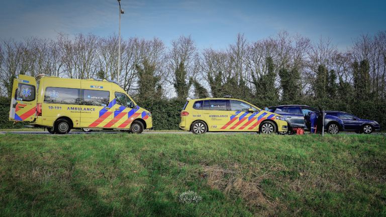 Kop-staart botsing op Martin Luther Kingweg (N9) in Alkmaar: één bestuurder naar ziekenhuis