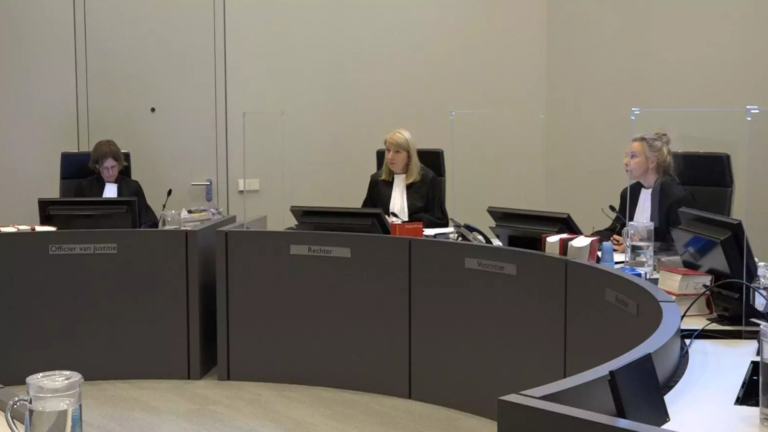 Ontspoorde jongen uit Burgerbrug (17) veroordeeld die twee mannen neerstak en winkel overviel