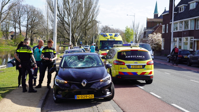 Fietsster gewond na aanrijding door auto op Kennemersingel