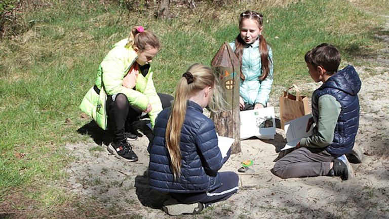 Elfendeurtjesroute Schoorlse Duinen nu ook voor Oekraïense kinderen en hun ouders