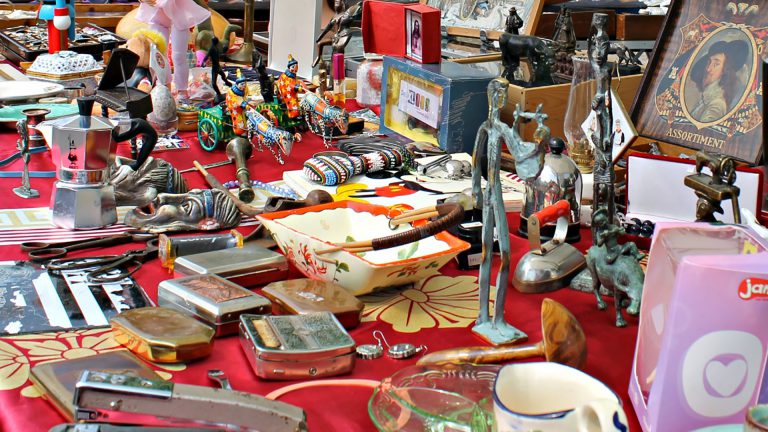 Rommelmarkt op de Nicolaas Beetsweg in Heiloo π