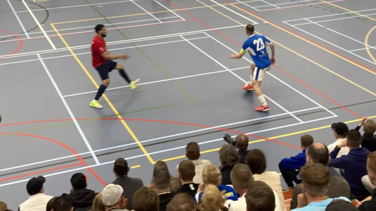 Zaalvoetbalteam van Hovocubo zet mannen van FC Marlène met 2-5 op forse achterstand