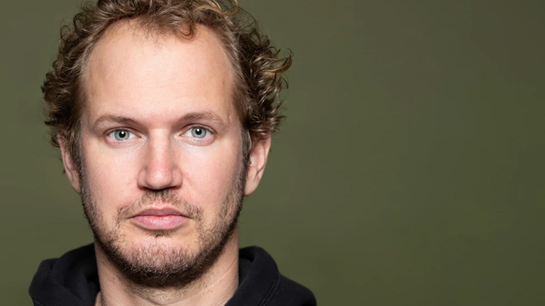 Cabaretier Johan Goossens komt met nieuwe voorstelling naar Alkmaar π