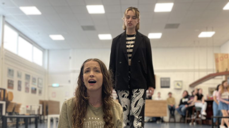 Oberon speelt thrillermusical โCarrieโ op 25 en 26 juni in Theater De Vest ๐