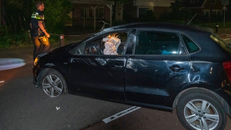 Auto over de kop in Schoorl, bestuurster mogelijk onder invloed
