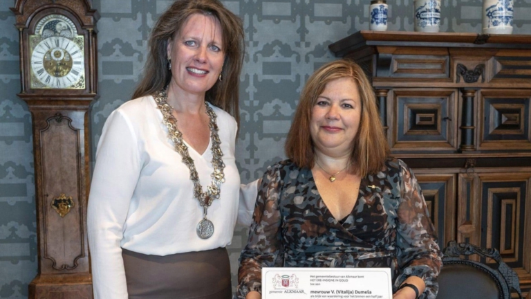 Gouden ere-insigne voor Alkmaarse damkampioene Vitalij Dumeša